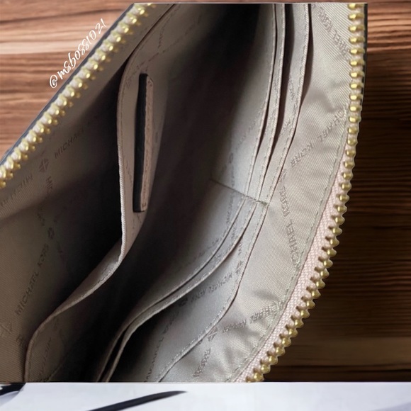 Michael Kors Large Zip Pebbled Leather Wristlet Ice BRAND NEW - Picture 3 of 3